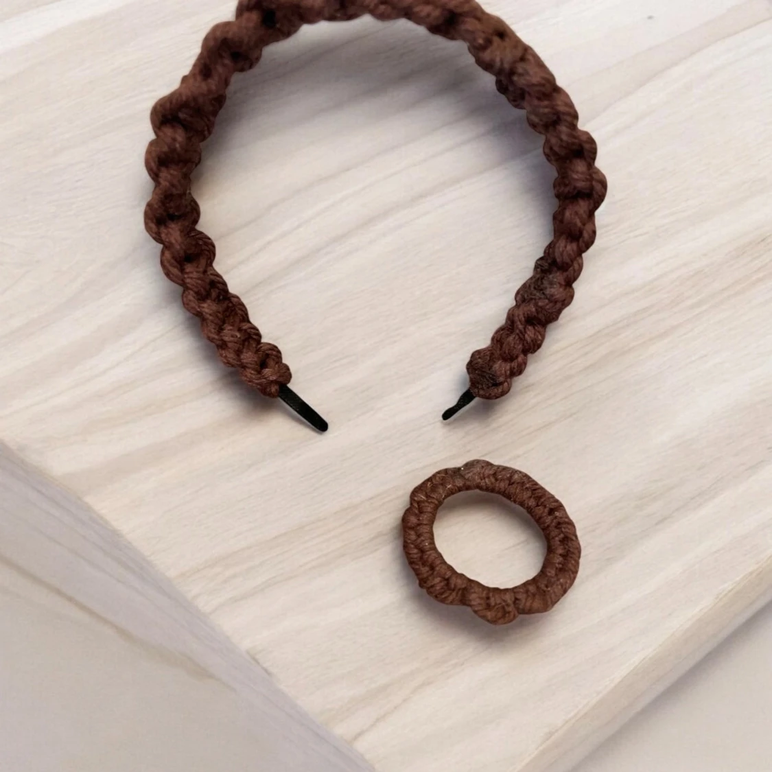 Brunt diadem knutet med makramé - 1