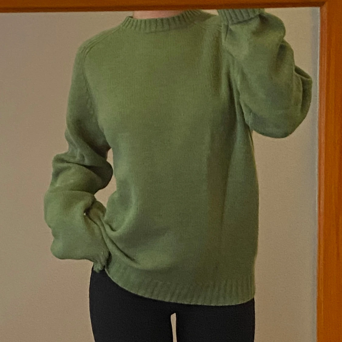 Grön stickad tröja - 2