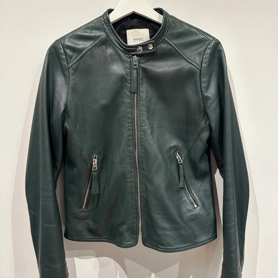 Grön skinnjacka från Mango
