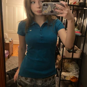 Aéropostale skjorta❤️ - Super fin blå aéropostale skjorta med en vit fjäril på bröstet❤️de står den är storlek M men den sitter mer som en S eller XS