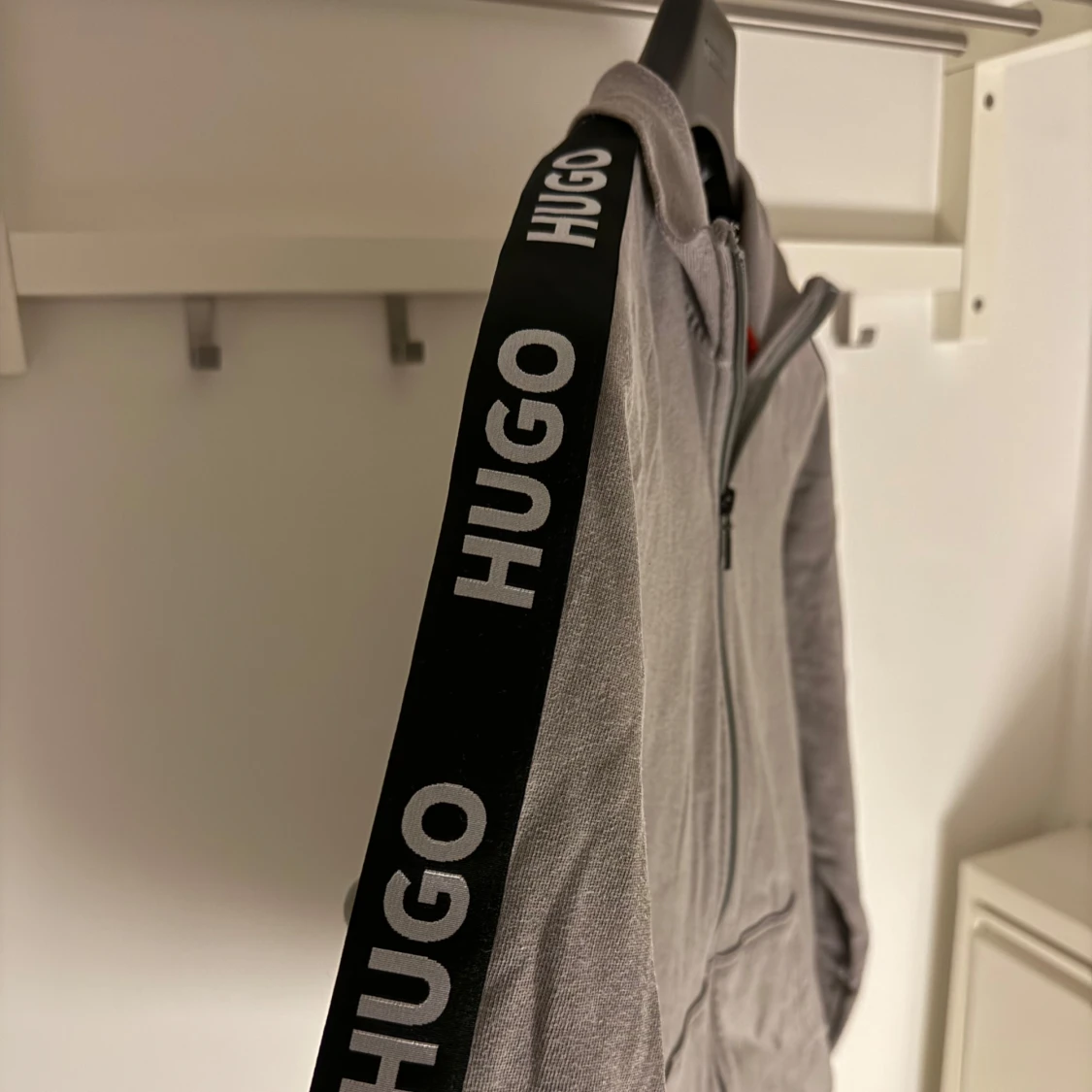 Grå full zip från Hugo - 2