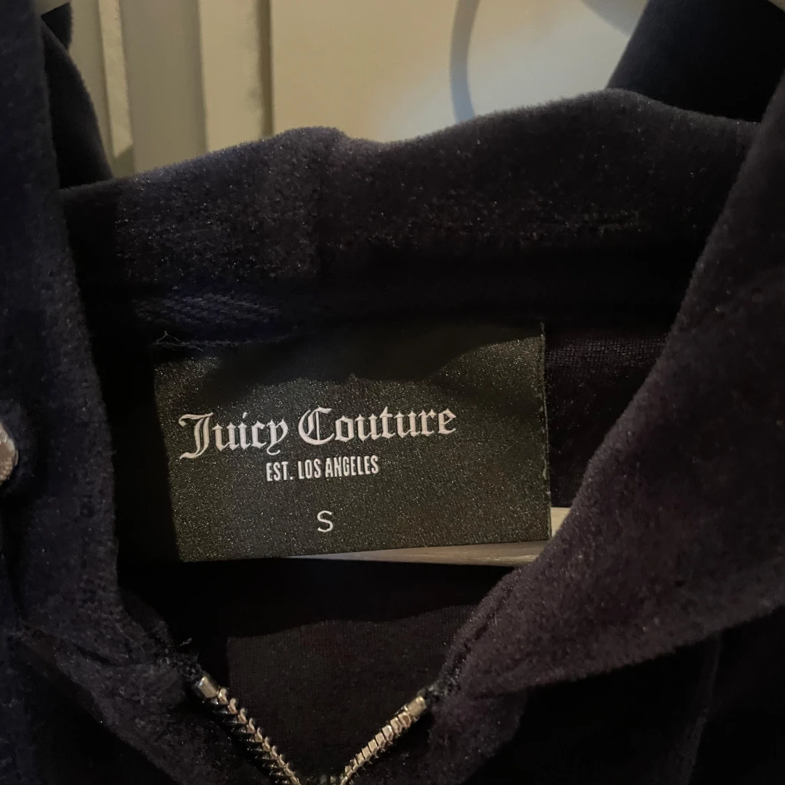Mörkblå hoodie från Juicy Couture - 1
