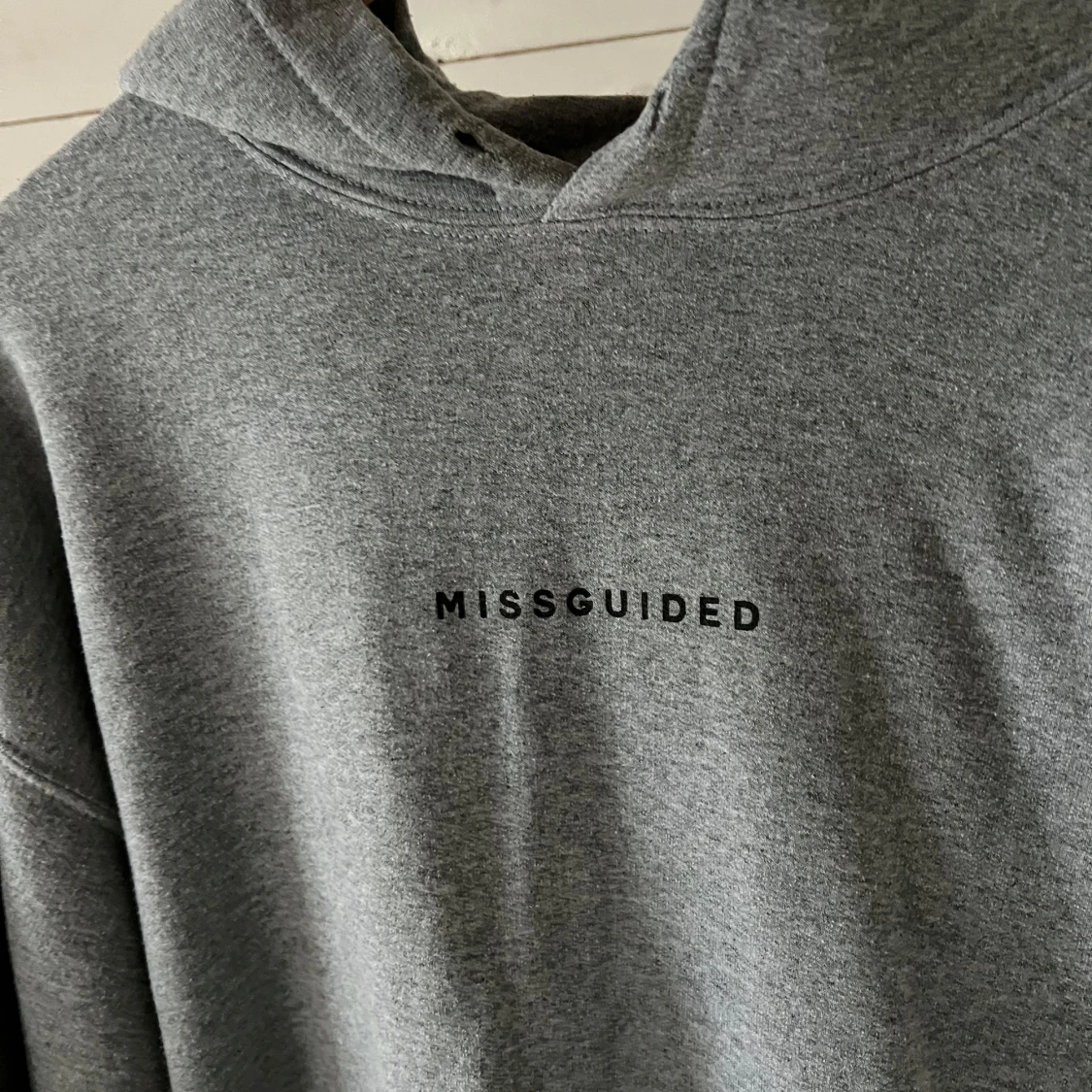 Grå hoodie från Missguided - 1