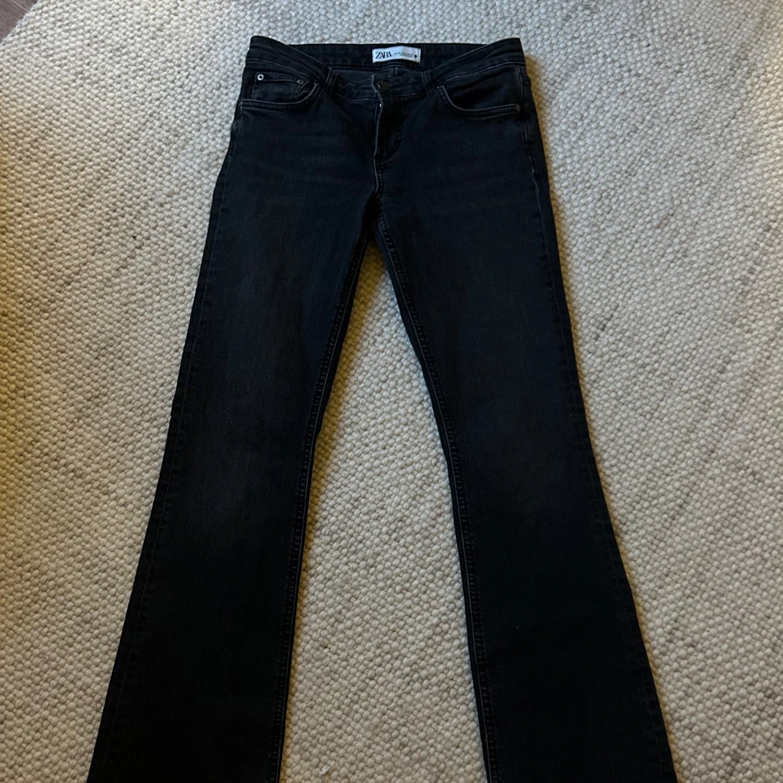 Svart/ grå  jeans från Zara - 1
