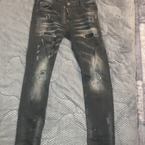 Svarta jeans från Dsquared2 - Jag har knappast ens använt dem 9/10 skick
