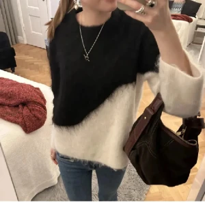 Stickad tröja - Super fin och populär!