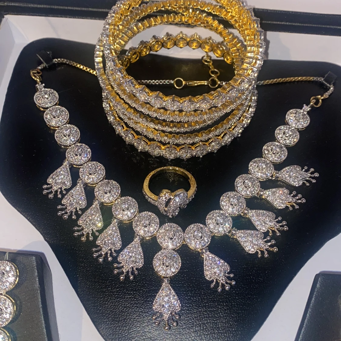 Glittrande smyckeset i guld och silver - 1