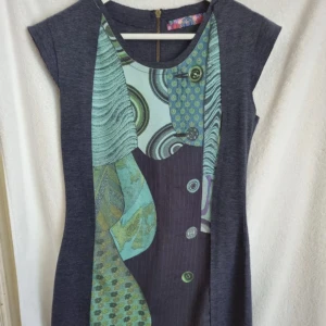 Klänning - Desigual klänning i storlek M, normal i storleken. Fint begagnat skick.