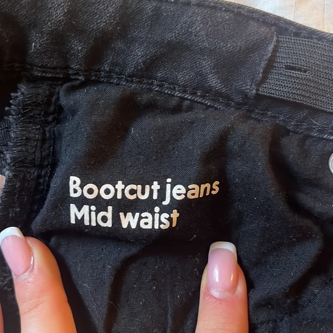 Svarta bootcut jeans - 4