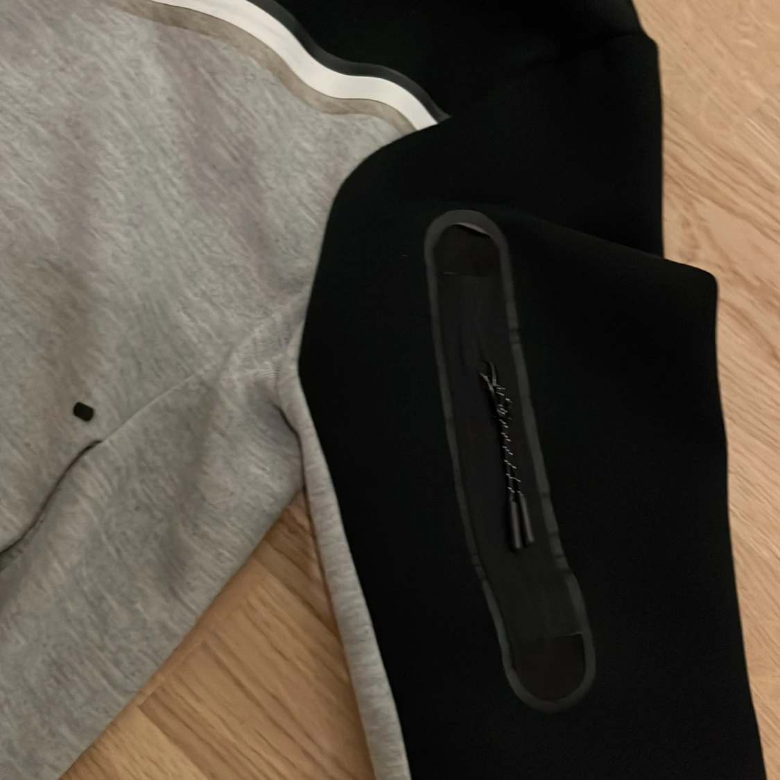 Grå/Svart Nike tech tracksuit  - 2