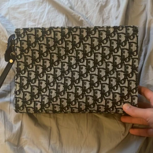 Dior - Oanvänd Dior väska! 