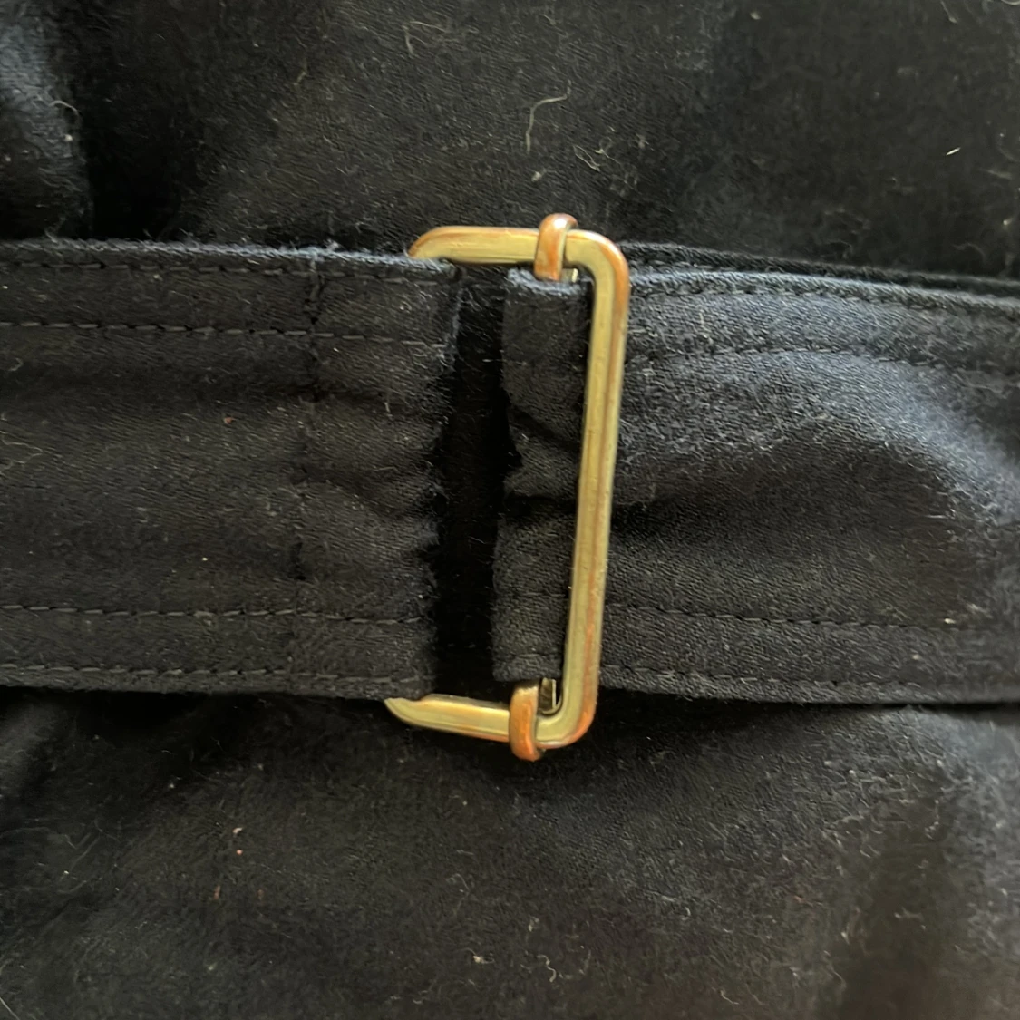 Mörkblå byxor med bälte från Arket - 3