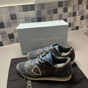 Philippe model trainers  - Skick 7-10, allt på bild ingår, pris går diskuteras vid snabb affär 