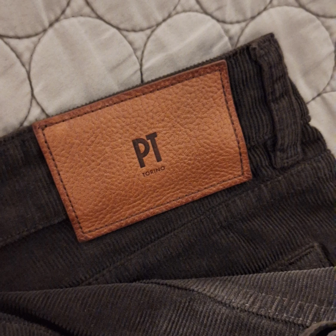 Mörkbruna manchesterbyxor från PT Torino - 2