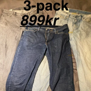 3-pack jeansbyxor - Säljer ett 3-pack jeansbyxor i olika nyanser av blått. Ett par är mörkblå, ett par ljusblå och ett par grå. Perfekta för en avslappnad stil. Alla byxor har klassisk femficksdesign. Ett par av mcgordon (org pris ca 700kr, mörkblåa) går att köpa separat *