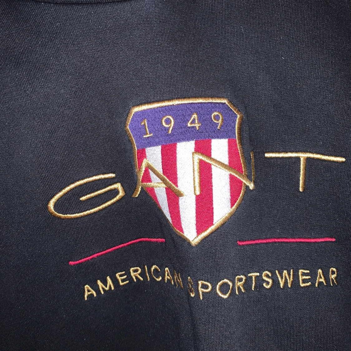 Svart hoodie från GANT - 1