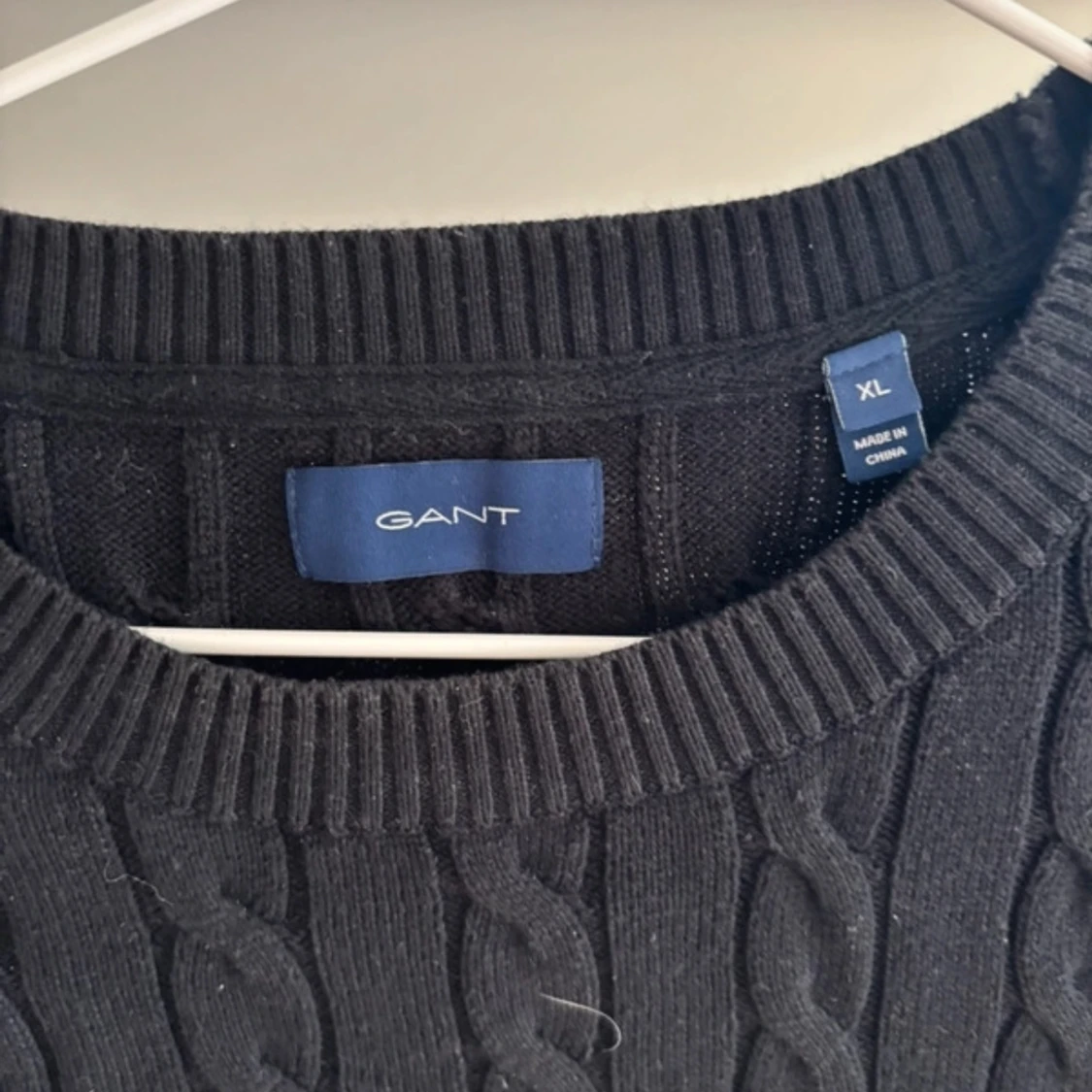 Svart kabelstickad tröja från GANT - 2