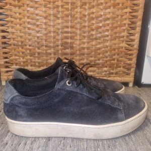 Vagabond skor - Tja. Säljer dessa tvär feta vagabond skorna i storleken 37,5 passar 38,5 de är 7/10 skick. Ny priset ligger runt ca 1200 jag säljer för 300 pris kan diskuteras via snabb affär. 