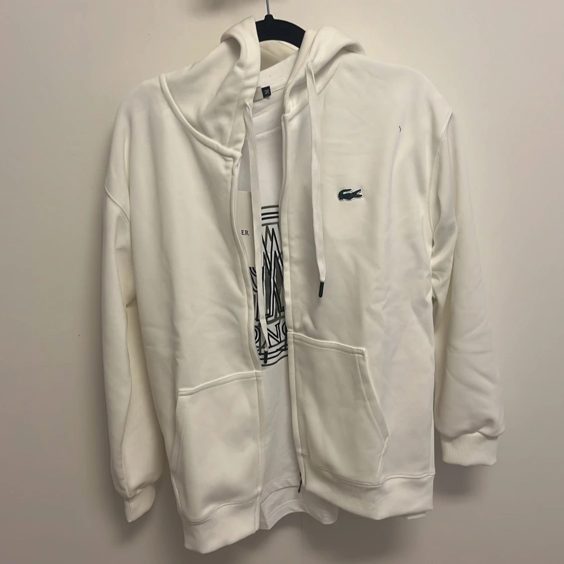 Vit hoodie från Lacoste