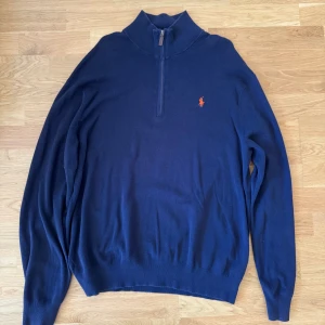 Ralph Lauren half zip XL - Mycket bra skick, använd fåtal gånger. Bra i storleken.