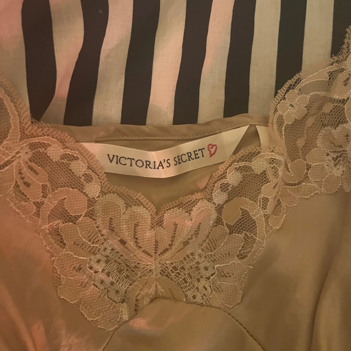 Champagnefärgad nattlinne från Victoria's Secret - 90