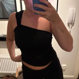 Topp - Snygg topp som funkar till fest och vardag! Kommer ej till användning längre💓