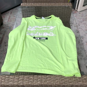 New york tröja  - Säljer min New york tröja för den passar inte mig längre.