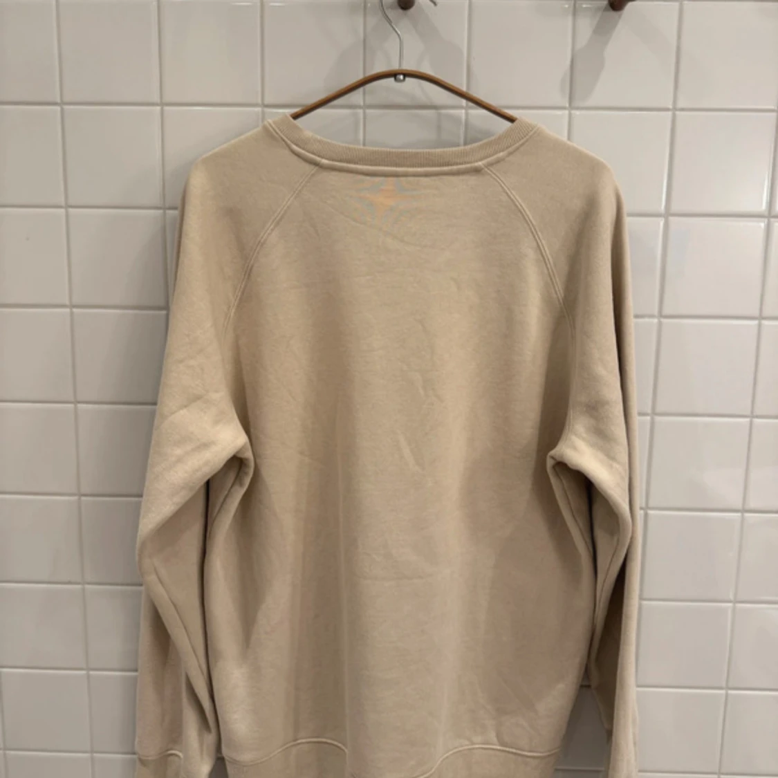 Beige sweatshirt från Weekday - storlek S - 90