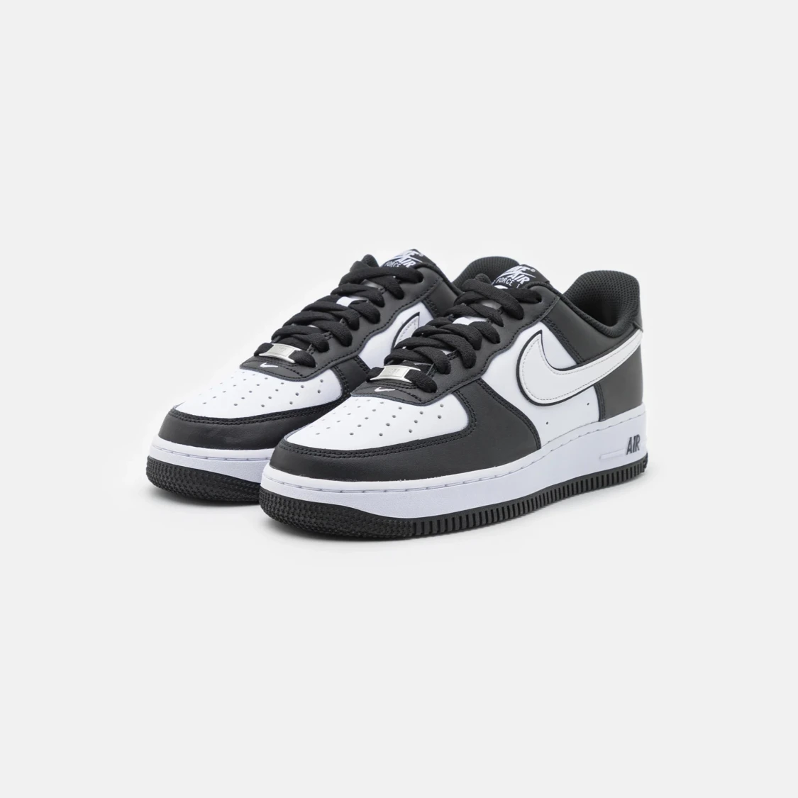 Nike Air Force i svart och vitt - 91