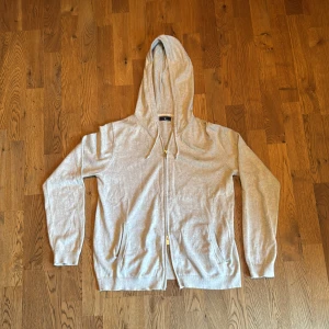 Gant zip - Fin gant zip hodie i sorlek L. I bra skick 