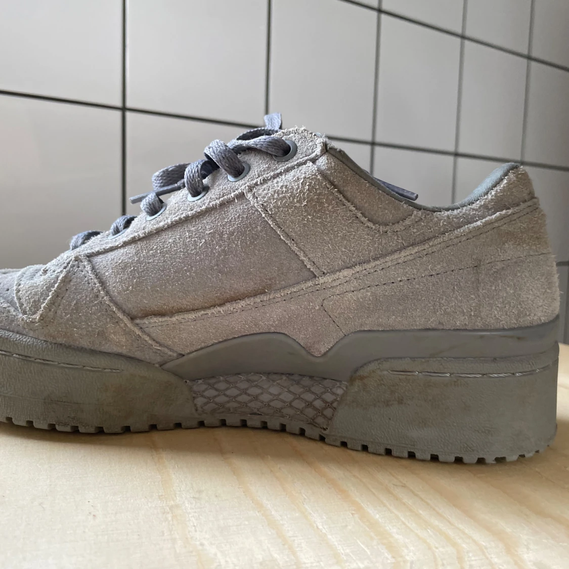 Grå sneakers från Adidas - 91