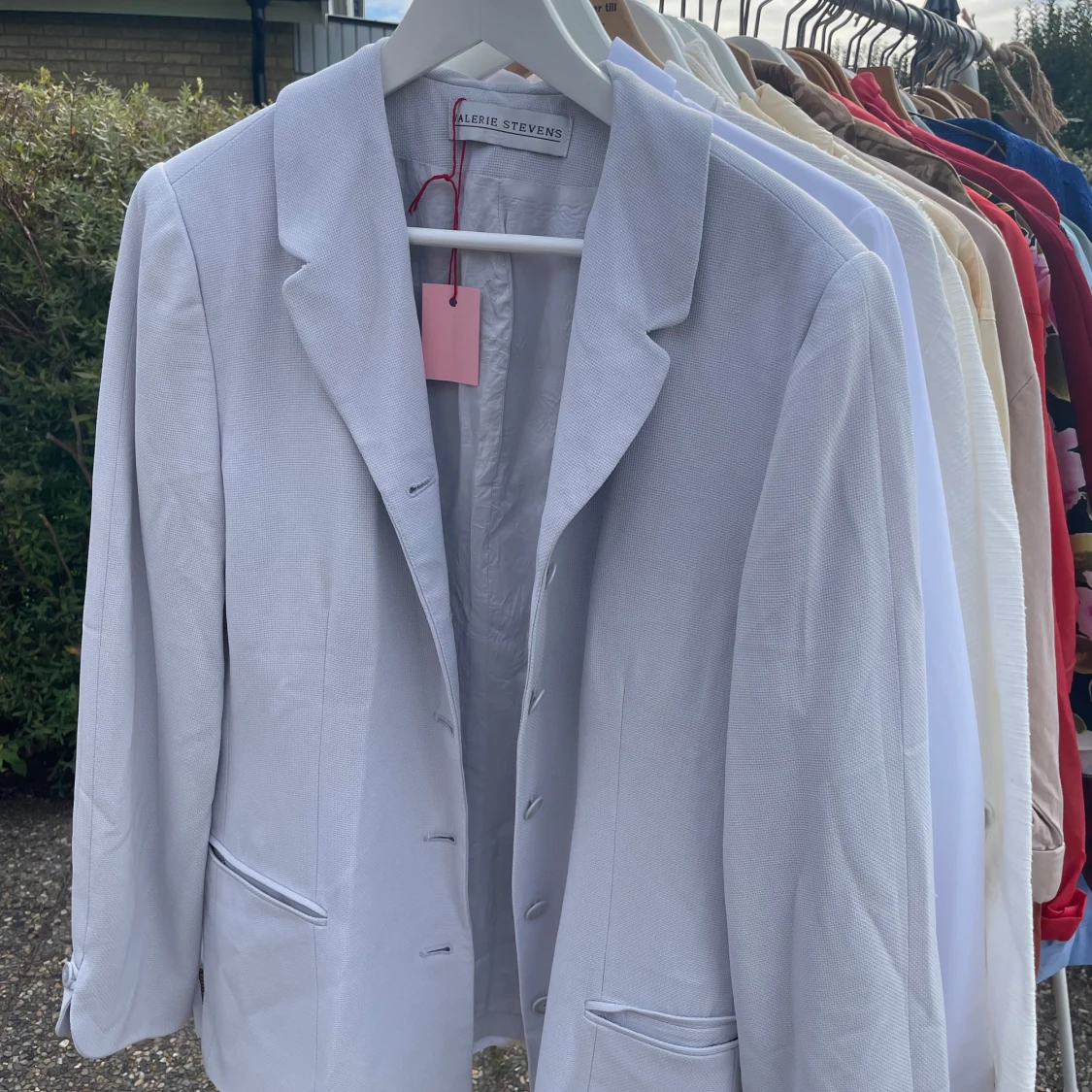 Vit kavaj från Valerie Stevens