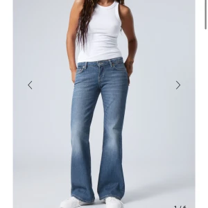 Lågmidjade jeans - Säljer dessa superfina och populära  weekday jeans🙌🙌 Endast använda 2 gånger💓💓 Nypris 590