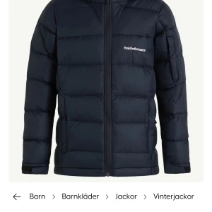 peak jacka  - söker BYTEN mot min jacka i storlek M för den är för stor så gärna om någon har en i S och är villig att byta med mig