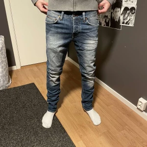 Tommy hilfigher jeans - Köptes lite innan sommarn och knappt använt då de inte riktigt känns som min stil längre