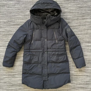 Vinterjacka - Helsvart vinterjacka Everest - Dam, strl 36.  Fint beg skick. 350kr Finns i Lindö, Norrköping. 