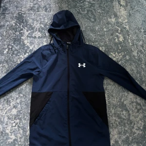 Under Armour jacka/kofta Sällsynt - Tunn jacka under armour väldigt sällsynt  