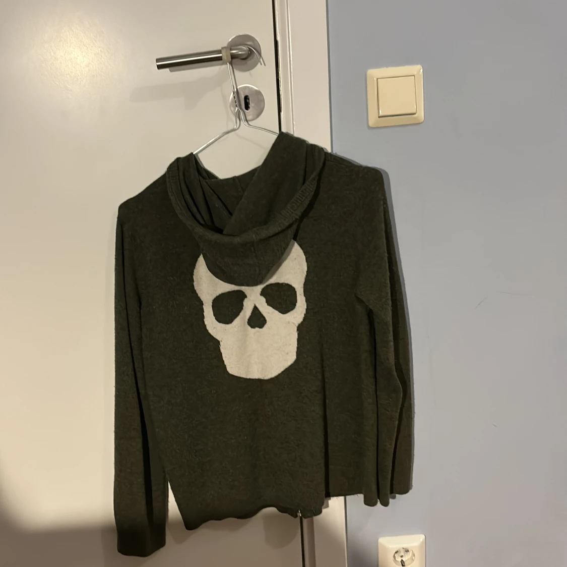 Grön hoodie med dödskalle från Zadig & Voltaire - 1