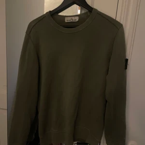 Stone Island tröja - Stone Island tröja som är väl använd.