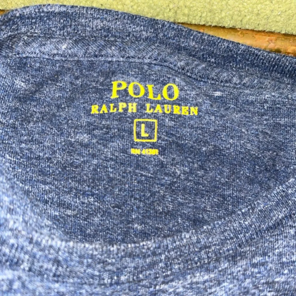 Snygg Ralph lauren tröja | nypris:800kr | skick:9/10 | killen på bilden är 185cm lång | pris kan diskuteras | bara o skriva vid minsta fundering!. Tröjor & Koftor.