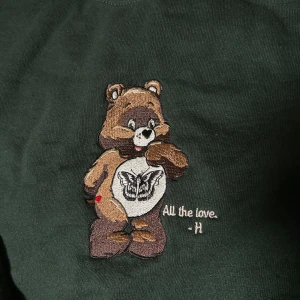 Harry styles sweatshirt - En sweatshirt som jag betalade 900kr för inkl tull osv. Bara använd 4 gånger typ