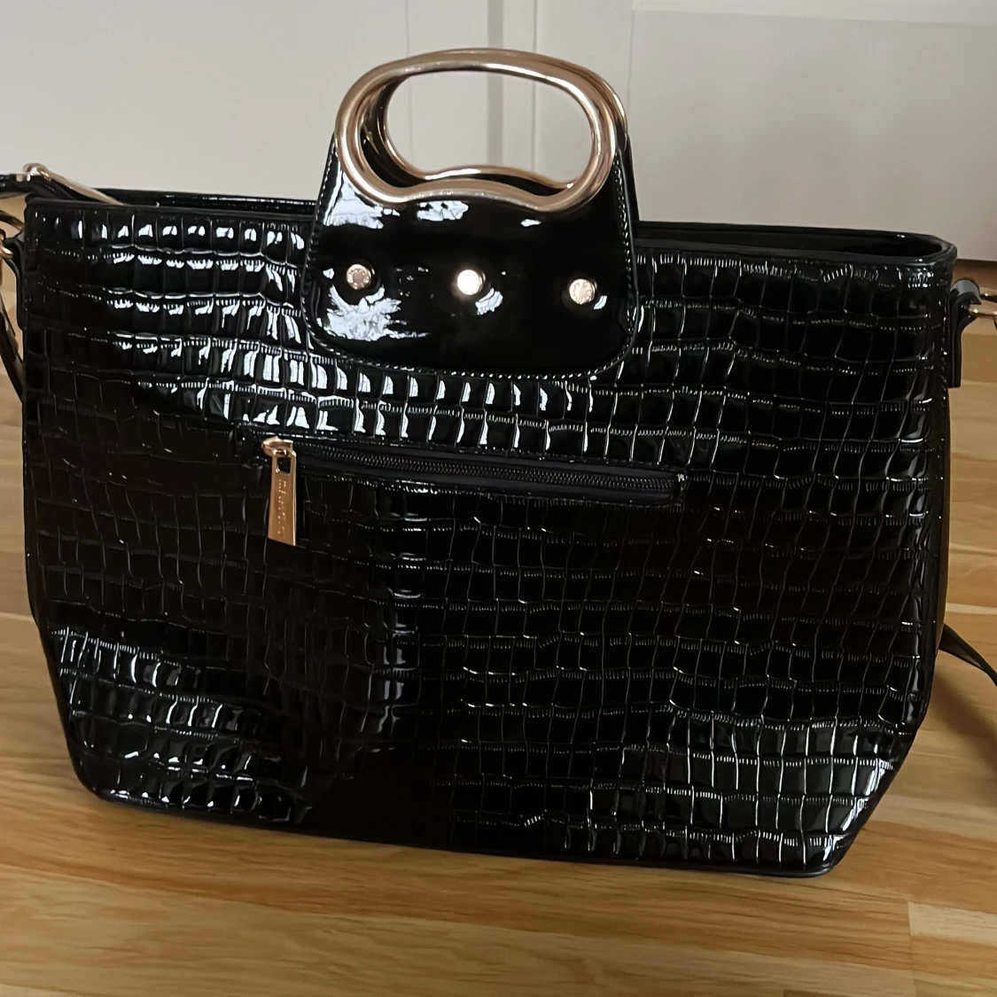 Svart axelväska från Makgio - 90