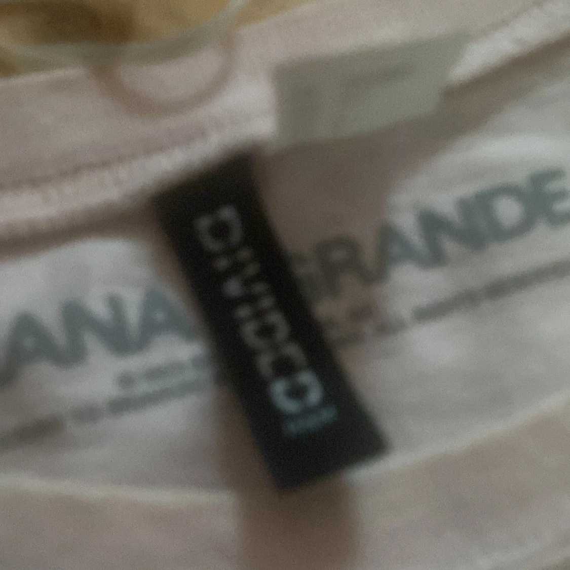 Vit t-shirt med tryck från Ariana Grande - 92