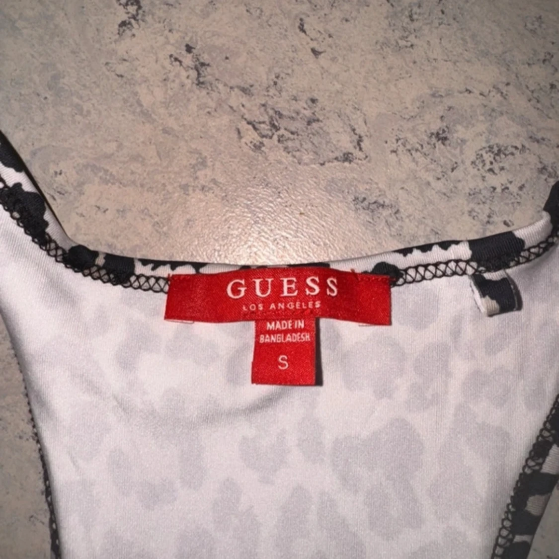 Leopardmönstrad tränningstopp från Guess - 90