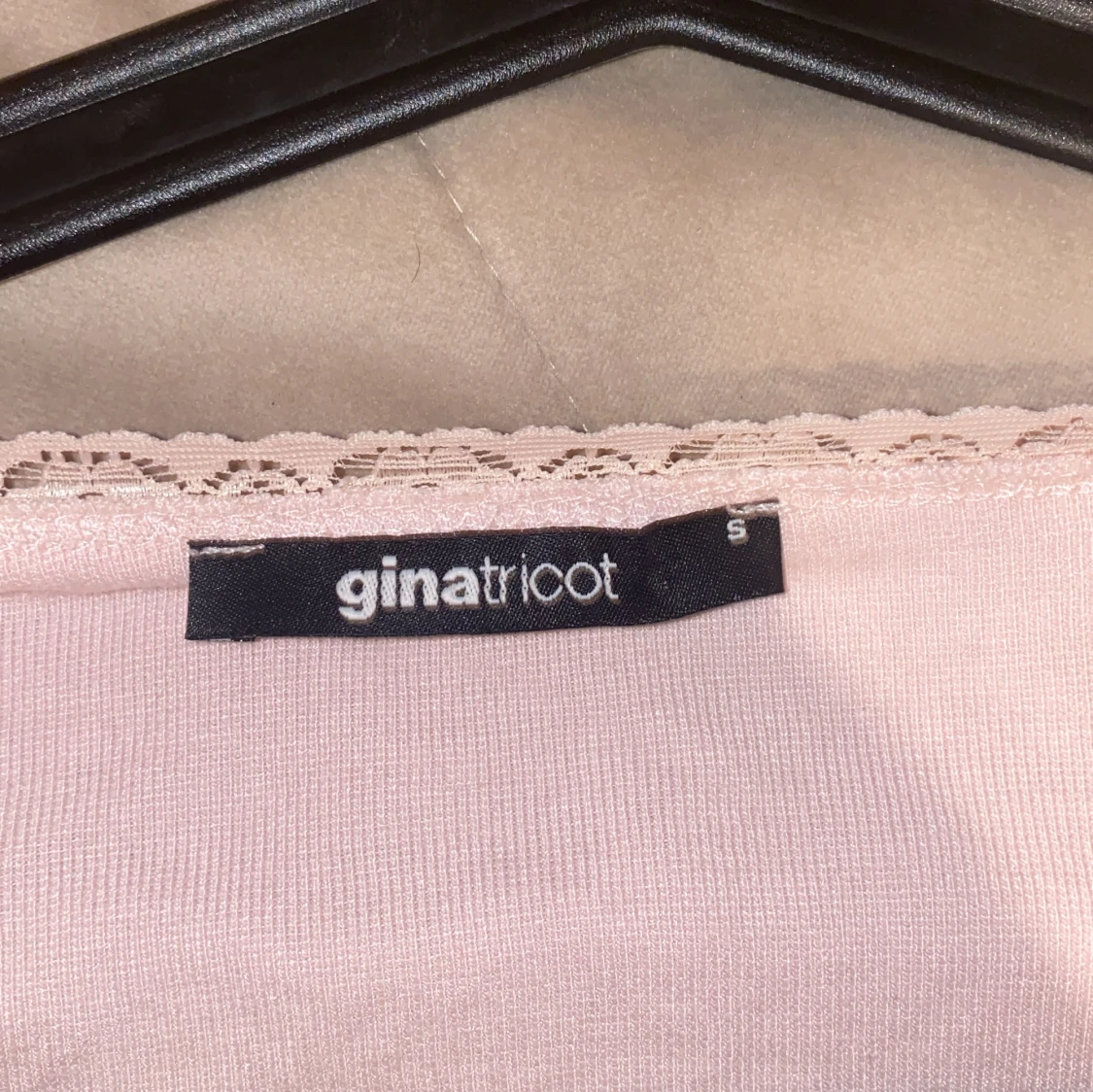 Ljusrosa topp från Gina Tricot - 90