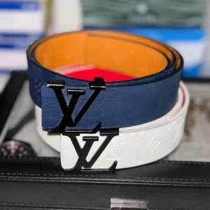 Bälte  - Snygga bälten oanvända , 120 cm bred och går att göra fler hål om man vill . 