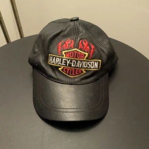 Vintage Harley Davidson Flames Logo Leather Hat *RARE* - Rare Leather Hat Cap Black 1980s 80s USA Snap Back Motor Cycle Biker gorp gorpcore dad hat