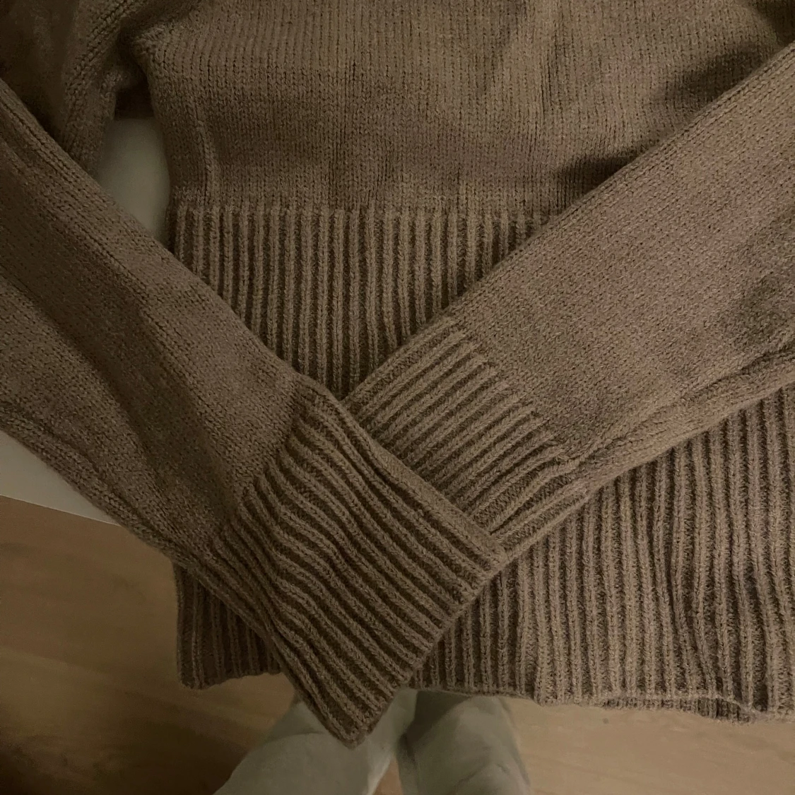 Beige stickad tröja - 90