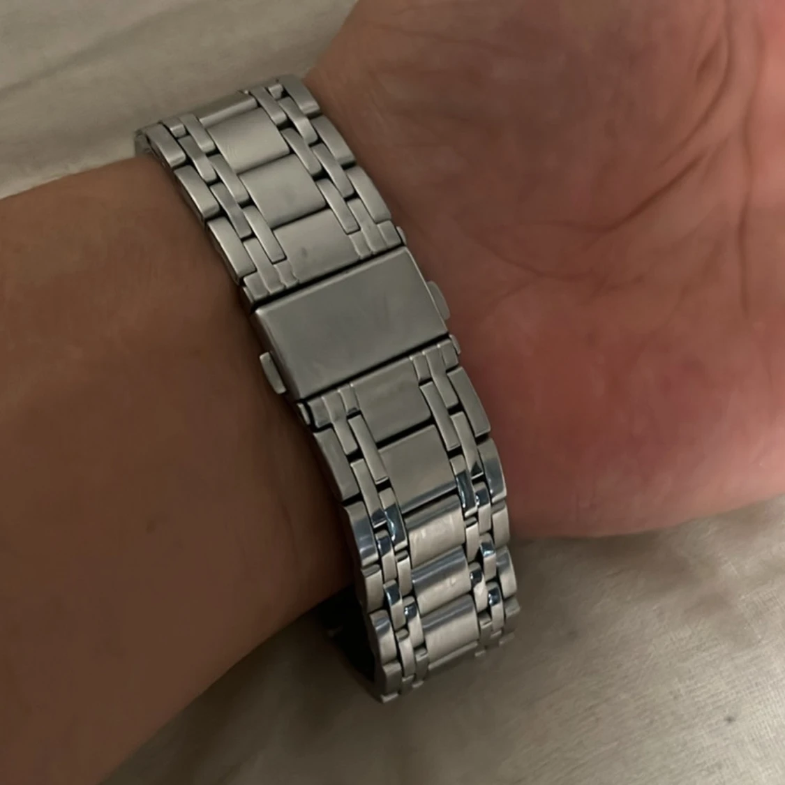 Silverfärgad klocka från GHW - 92