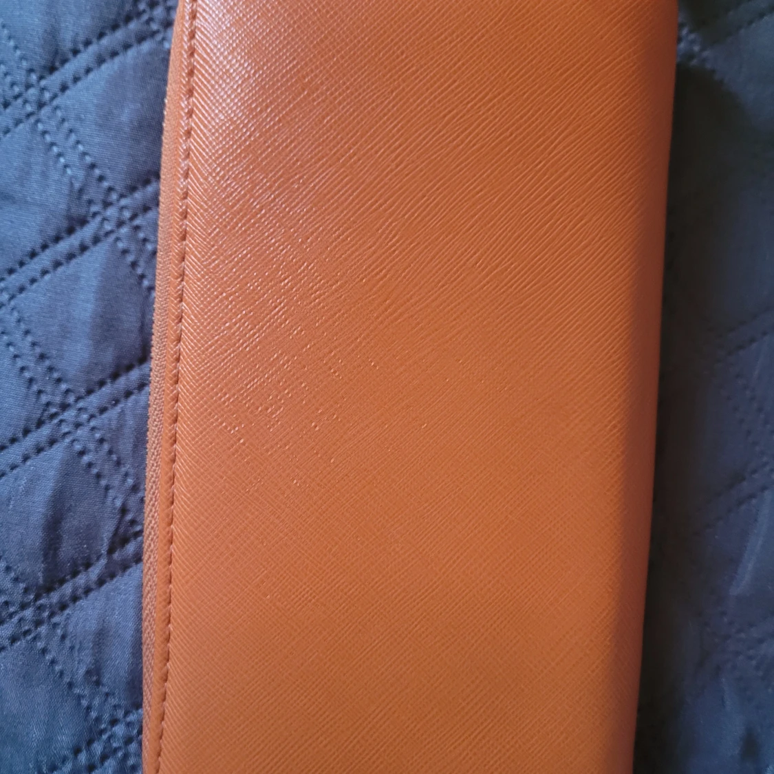 Orange plånbok från Michael Kors - 90